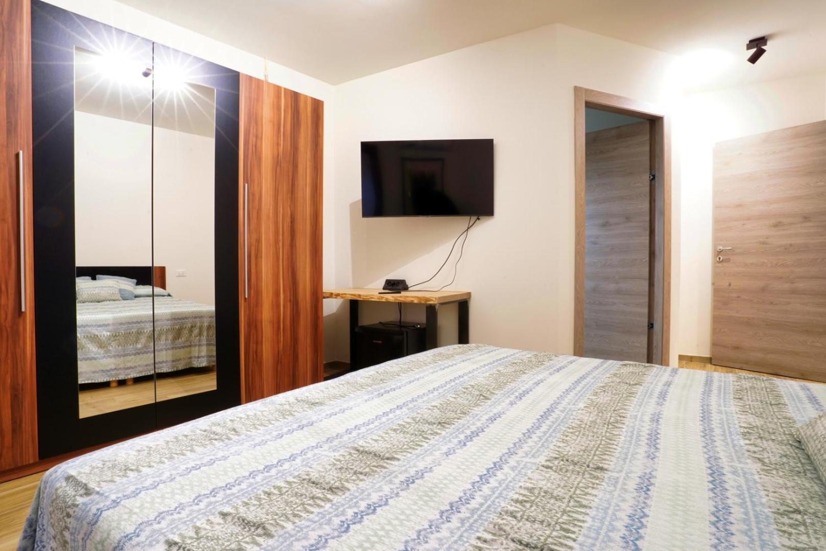 Ca Mandarein Bed & Breakfast Quattro Castella Luaran gambar
